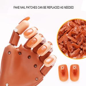 Pure Nails gyakorló kéz