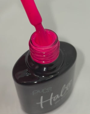 
            
                Videó betöltése és lejátszása a Galériamegjelenítőben, Product video of Pure Nails&amp;#39; Halo gel polish in shade &amp;#39;Neon Coral&amp;#39; 
            
        
