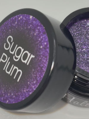 
            
                Videó betöltése és lejátszása a Galériamegjelenítőben, Product video of Pure Nails&amp;#39; Halo gel polish in shade &amp;#39;Sugar Plum&amp;#39; 
            
        