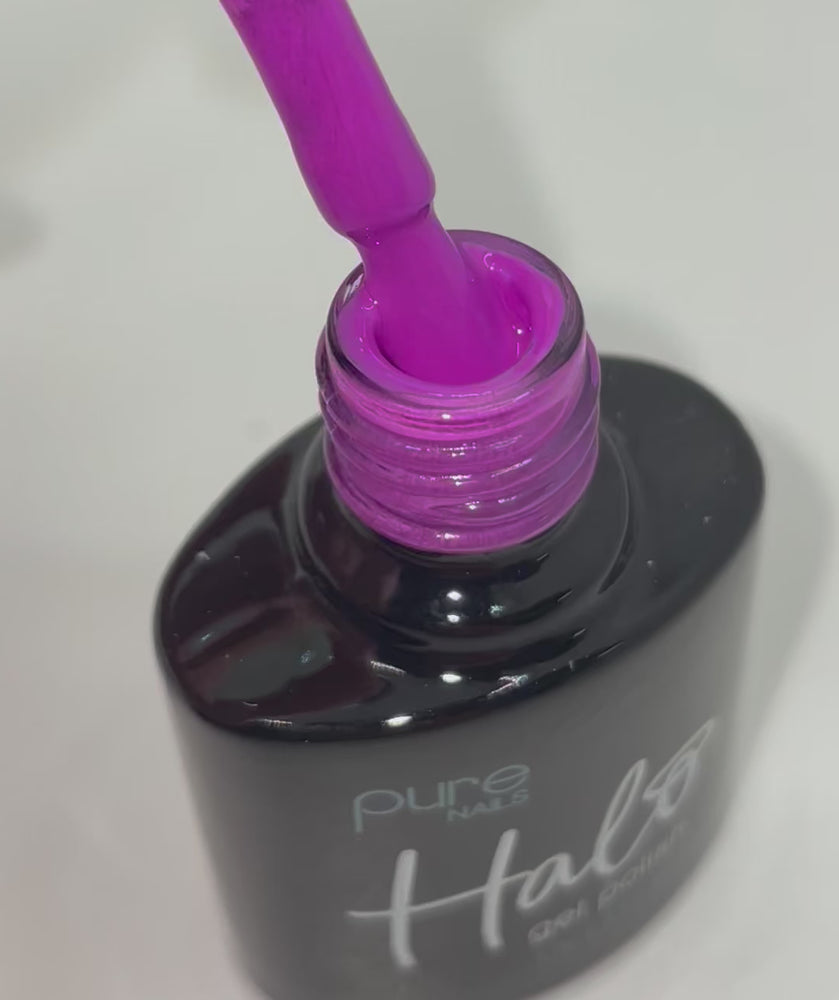 
            
                Videó betöltése és lejátszása a Galériamegjelenítőben, Product video of Pure Nails&amp;#39; Halo gel polish in the shade &amp;#39;Orchid&amp;#39; 
            
        
