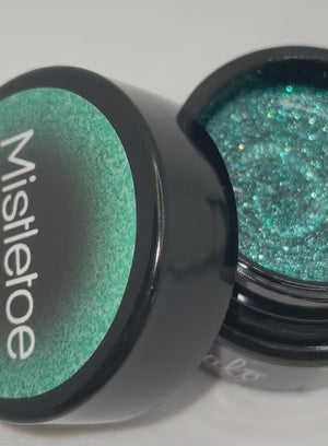 
            
                Videó betöltése és lejátszása a Galériamegjelenítőben, Product video of Pure Nails&amp;#39; Halo glitter gel polish in shade &amp;#39;Mistletoe&amp;#39; 
            
        