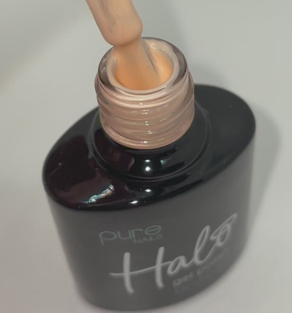
            
                Videó betöltése és lejátszása a Galériamegjelenítőben, Product image of Pure Nails&amp;#39; Halo gel polish in shade &amp;#39;Nude&amp;#39; 
            
        