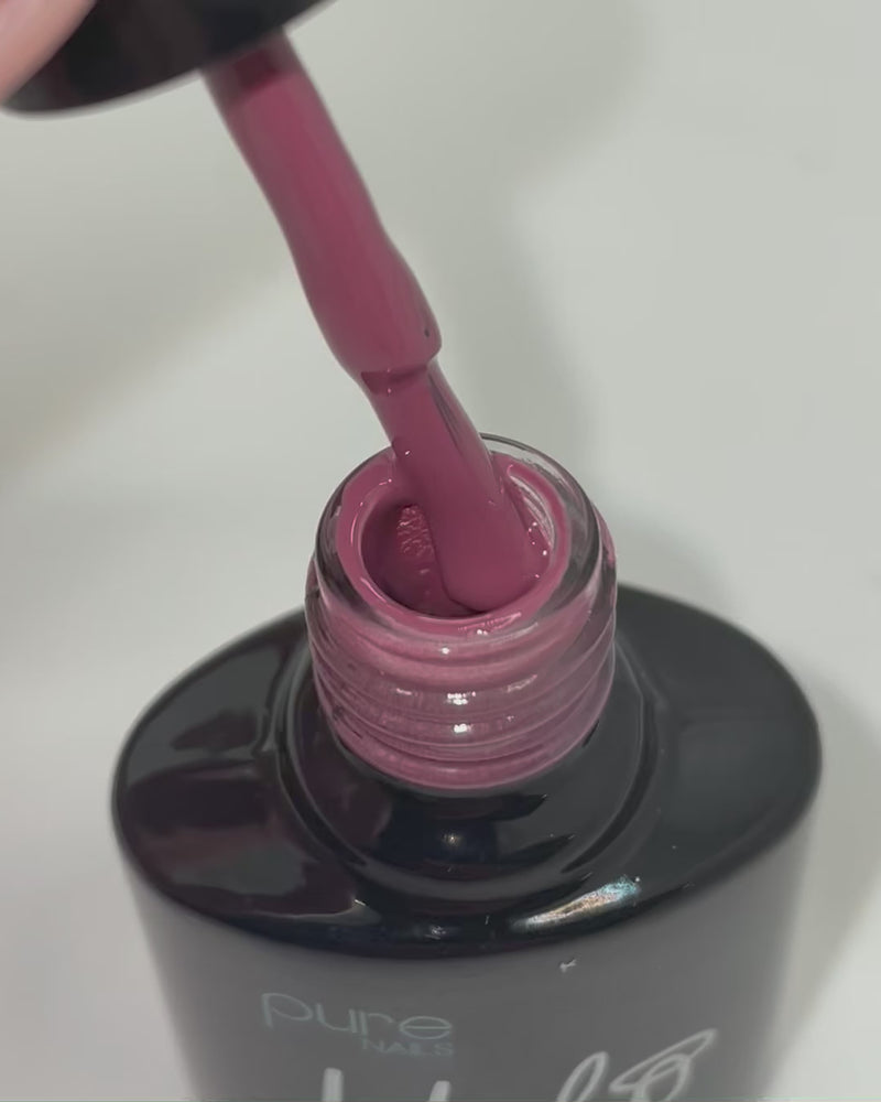 
            
                Videó betöltése és lejátszása a Galériamegjelenítőben, Product video of Pure Nails&amp;#39; Halo gel polish in shade &amp;#39;Heather&amp;#39;
            
        