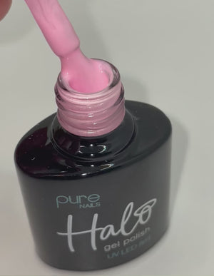
            
                Videó betöltése és lejátszása a Galériamegjelenítőben, Product video of Pure Nails&amp;#39; Halo gel polish in shade &amp;#39;French Pink&amp;#39; 
            
        