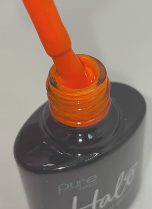 
            
                Videó betöltése és lejátszása a Galériamegjelenítőben, Product video of Pure Nails&amp;#39; Halo gel polish in shade &amp;#39;Mauritius&amp;#39; 
            
        