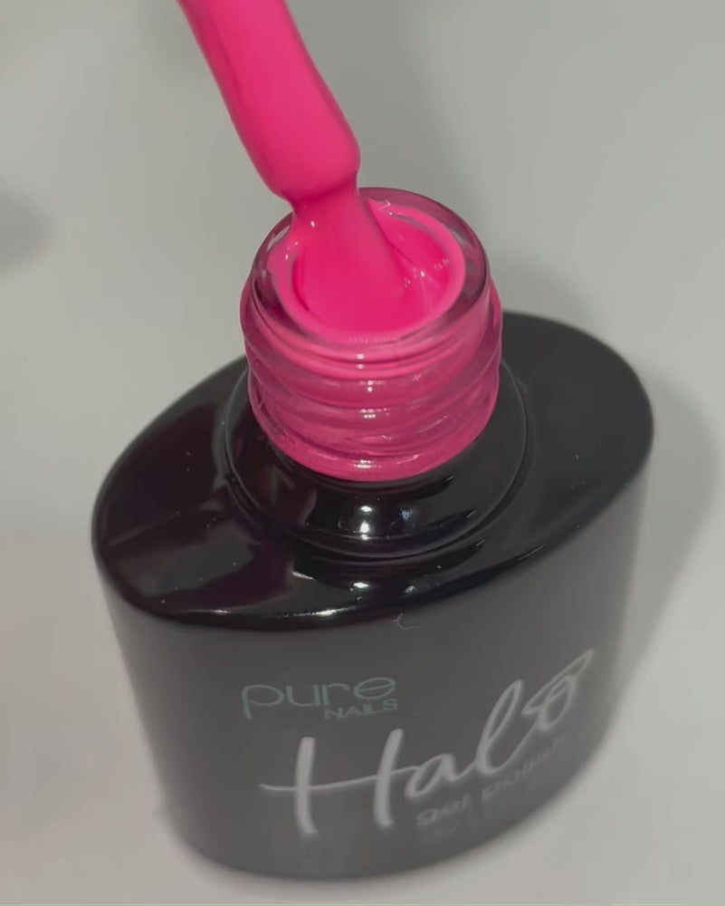
            
                Videó betöltése és lejátszása a Galériamegjelenítőben, Product video of Pure Nails&amp;#39; Halo gel polish in shade &amp;#39;Neon Pink&amp;#39; 
            
        