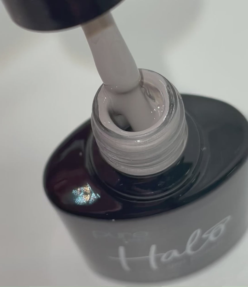 
            
                Videó betöltése és lejátszása a Galériamegjelenítőben, Product video of Pure Nails&amp;#39; Halo gel polish in shade &amp;#39;Elegant&amp;#39;
            
        