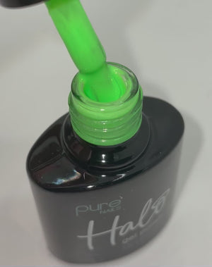 
            
                Videó betöltése és lejátszása a Galériamegjelenítőben, Product video of Pure Nails&amp;#39; Halo gel polish in shade &amp;#39;Neon Green&amp;#39;
            
        