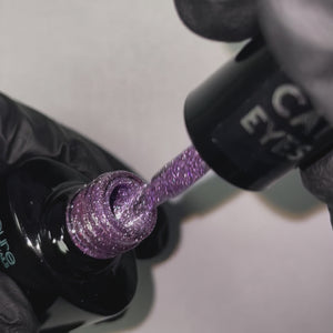 
            
                Videó betöltése és lejátszása a Galériamegjelenítőben, Product video showcasing the Halo glitter gel polish shade &amp;#39;Fairytale&amp;#39;
            
        