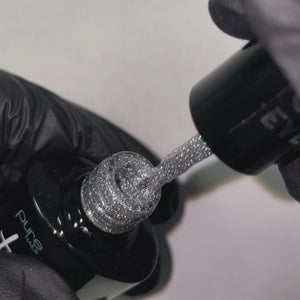 
            
                Videó betöltése és lejátszása a Galériamegjelenítőben, Product video showcasing the Halo glitter gel polish shade &amp;#39;Glass Slipper&amp;#39;
            
        